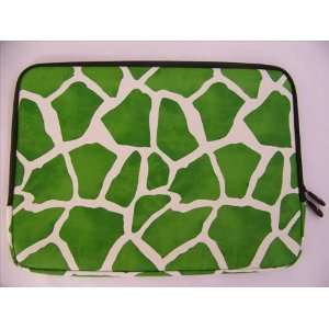  10.1 Soft Laptop Case   Green/White Giraffe Pattern 