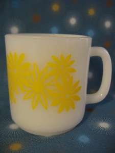 Yellow Daisy Milk Glass Coffee Mug Cup NICE Flowers  
