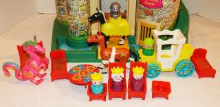 FISHER PRICE LITTLE PEOPLE 993 PLAY FAMILY CASTLE & BOX  