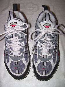   AIR P9000 WOMENS GRAY & WHITE ATHLETIC SHOES, SIZE 6M, BARELY WORN