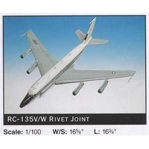  RC 135V/W Rivet Joint W/SMALL Engines 1/100 Everything 
