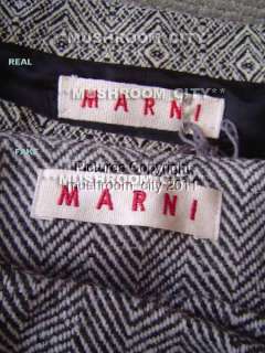 The material of the beige fabric tag is much thinner on the fake Marni 