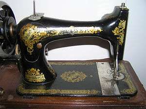 SINGER HAND SEWING MACHINE MOD. 15 88 PATENTED 1887 IN WOODEN BOX 