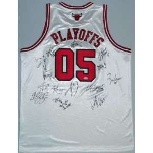  Autographed Chicago Bulls Team Jersey