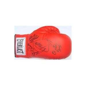  Boxing Glove. Signed by Pipino Cuevas, Ricardo Finito Lopez 