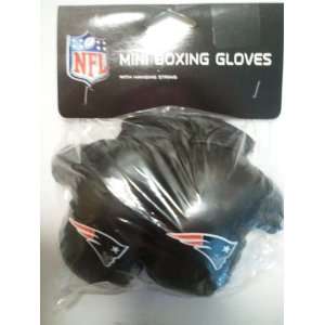  NFL 4 Mini Boxing Gloves   New England Patriots 