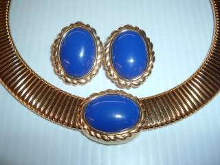 MONET NECKLACE AND EARRINGS BLUE SET IN GOLD TONE METAL VERY NICE 